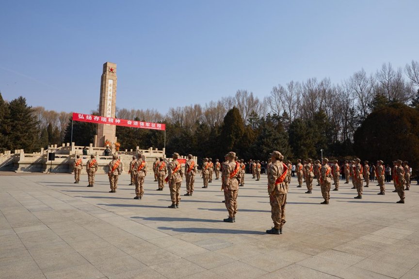 隆化县2024年春季预定新兵走进烈士陵园，接受红色教育